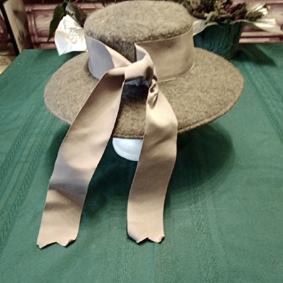 #26 Vintage Llamasene Wool Hat Gray Wide Brim with Ribbon Trim - Picture 2 of 6